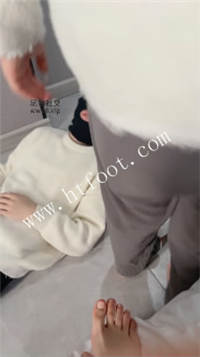 010427aknlv70d8x990xiv.jpg