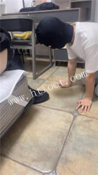 010828de2dxebchcutyttn.jpg