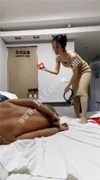 221648bfd2a7v9927d7wdm.jpg