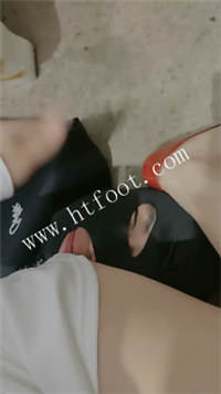 020756wlvgrf1q44uzhmmm.jpg