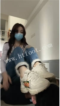 ZB5840 煎饼狗子】裸足深厚33分钟