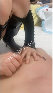 ZB4860 纯情恶魔S】圣水重度耳光41分钟