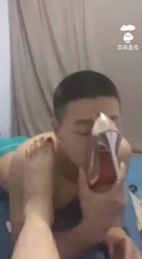 TL1392 K蛋女王 狗狗舔网袜脚 0315