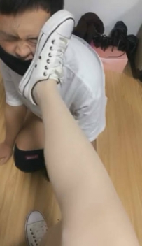 TL872 青岛双女主仟娇 仟娇继续惩罚咬破肉丝学生狗 1103