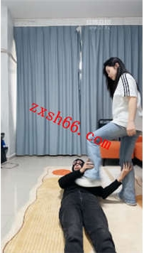 TLZB26205猴歌-素人牛仔裤坐脸夹脖掐脖窒息35分