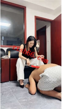 TLZB26002小饭团-皇家御姐打屁股踢裆耳光舔脚35分