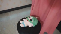 32406  『奴隶岛』—麦可颂坐娃娃
